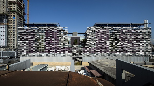 Holcom vanaf een afstand.